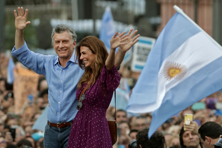 macri_y_awada.png