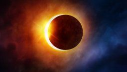 Un eclipse solar es cuando la Luna pasa entre la Tierra y el Sol y oscurece total o parcialmente a la estrella desde la visión terrestre.