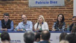 altText(Carrió le rompió la estrategia de Corral y lo presentó como el candidato del 