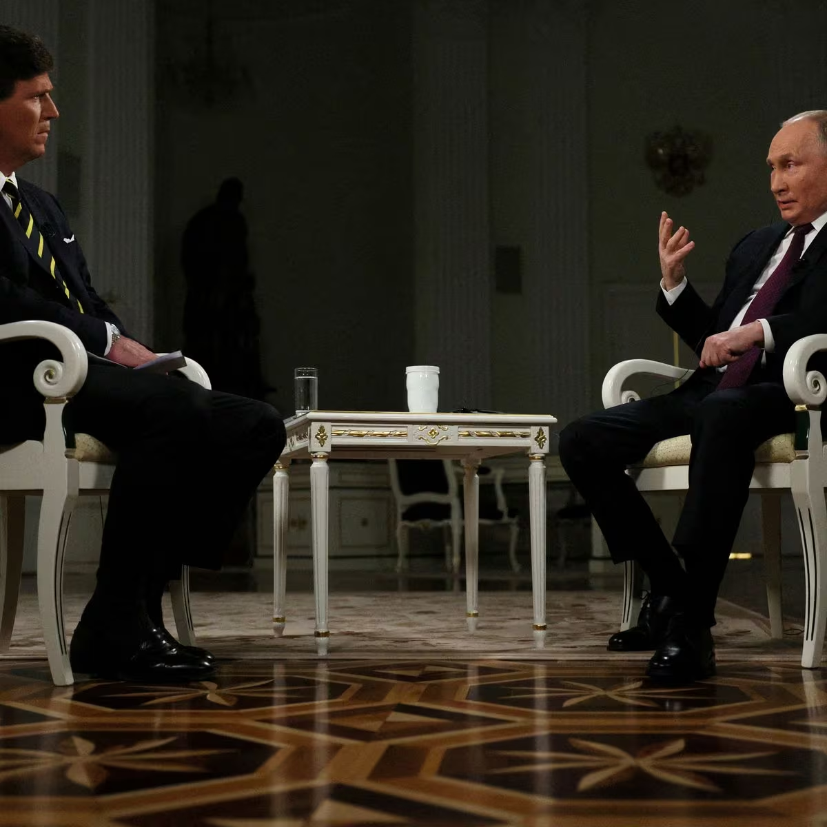 Tucker Carlson y Vladimir Putin Tucker Carlson y Vladimir Putin
