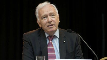 Mahiques con Rendo y Casey: Clarín busca juez para el 4G
