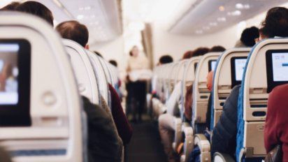 Jubilados: cómo comprar pasajes con descuento para Argentina