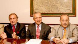 altText('Lole', Adolfo y Juan Carlos tienen 