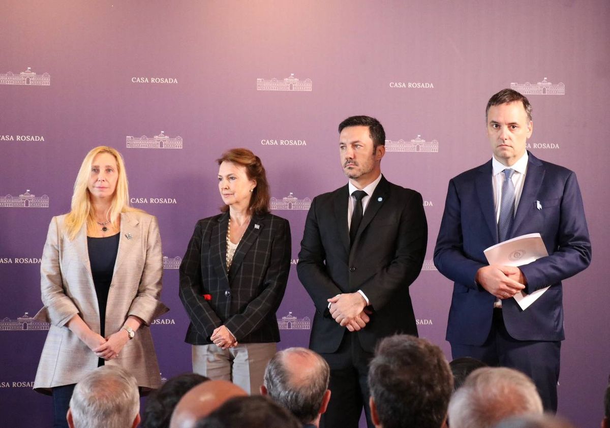 Karina Milei junto a Diana Mondino, Lusi Petri y Manuel Adorni.