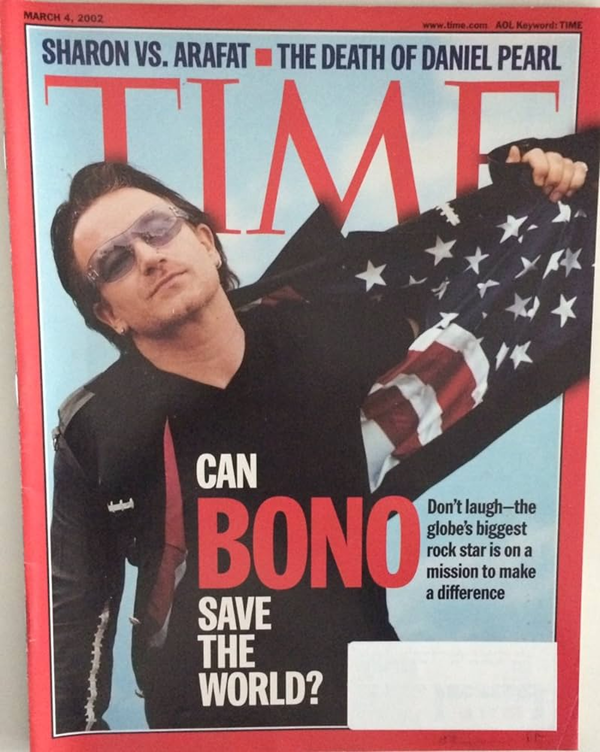 Ante la explosión de U2 en el escenario internacional, Bono se dedicó al activismo centrándose en combatir la pobreza y el SIDA en África. Su lucha lo llevó a salir en la portada de Time, bajo el título "¿Puede Bono salvar al mundo?". Ante la explosión de U2 en el escenario internacional, Bono se dedicó al activismo centrándose en combatir la pobreza y el SIDA en África. Su lucha lo llevó a salir en la portada de Time, bajo el título "¿Puede Bono salvar al mundo?".