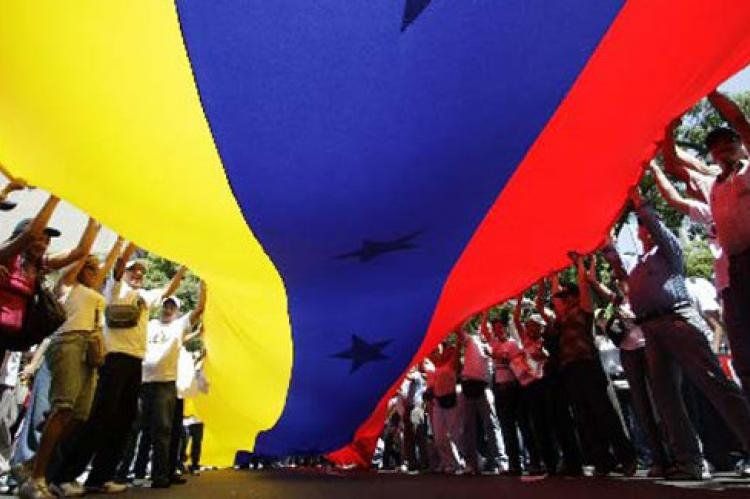 Sería pues triste y absurdo no hacer todo lo imaginable para seguir avanzando. Y esa indeseable derrota podría venir básicamente de la apatía y el desencanto en que muchos pueden caer a causa del traspié sufrido. De manera que lo que vamos a apostar en d