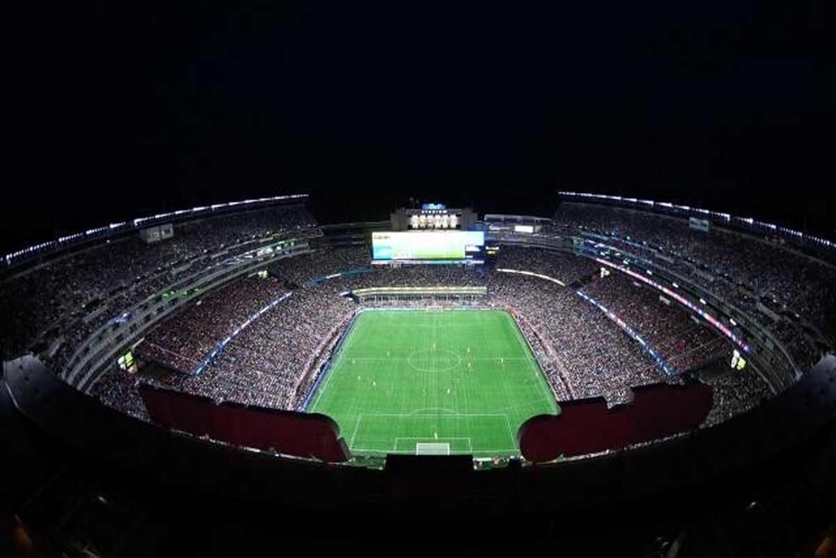 La organización de Boston no recibió todavía las licencias para desarrolar los 7 partidos de la Copa del Mundo, también por falta de fondos. La organización de Boston no recibió todavía las licencias para desarrolar los 7 partidos de la Copa del Mundo, también por falta de fondos.