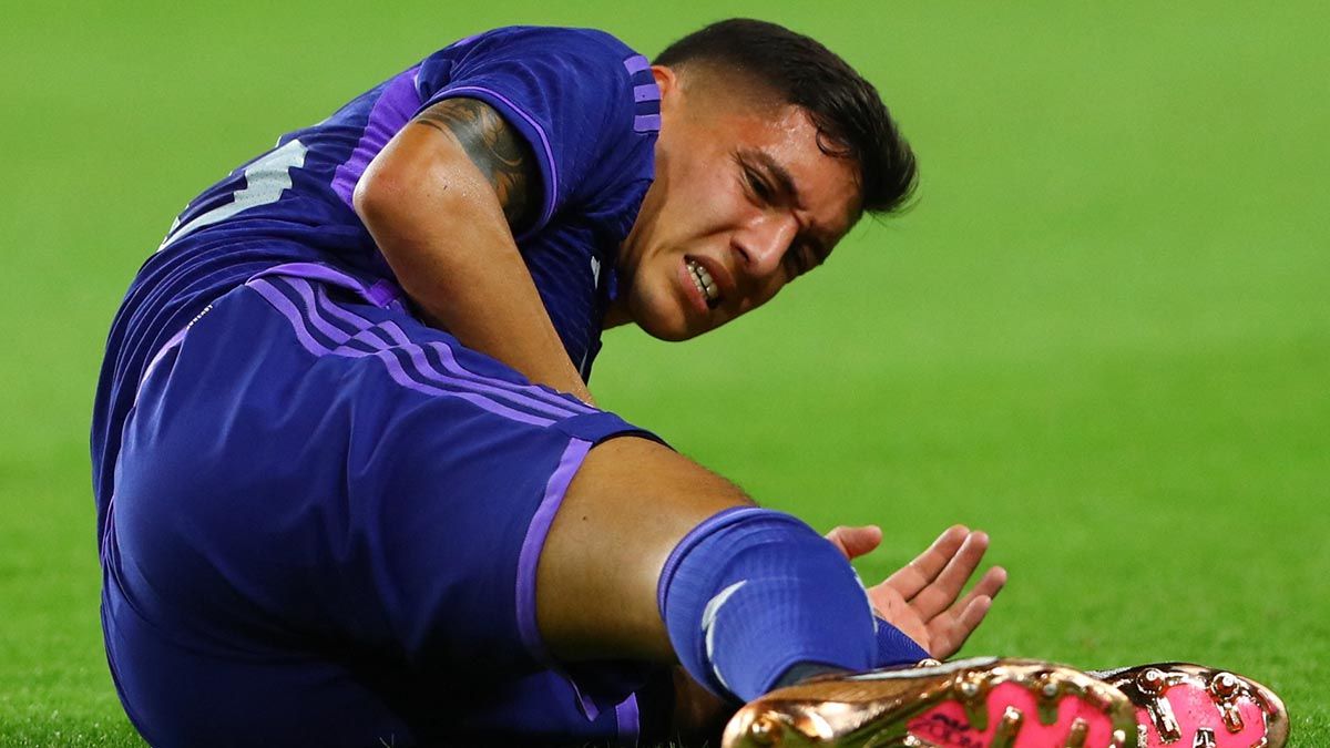 Lionel Scaloni adelantó que cambiaría la lista de 26 convocados para Qatar 2022 por molestias físicas aunque los rivales de Argentina dejaron dudas. (Foto: Noticias Argentinas/Reuters)