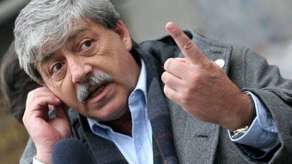 Buzzi, duro contra el campo: 
