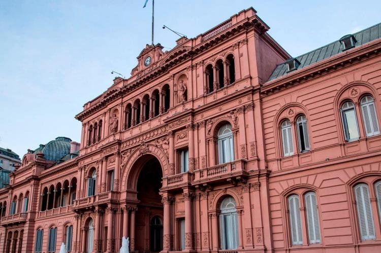 La Rosada no logra imponer las agendas sanitarista y electoral. La economía sigue siendo la preocupación de los argentinos en medio de una crisis histórica con inflación y nueva ola de aumentos.