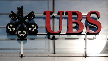En cuestión de horas el UBS se quedaría con el Credit Suisse En cuestión de horas el UBS se quedaría con el Credit Suisse