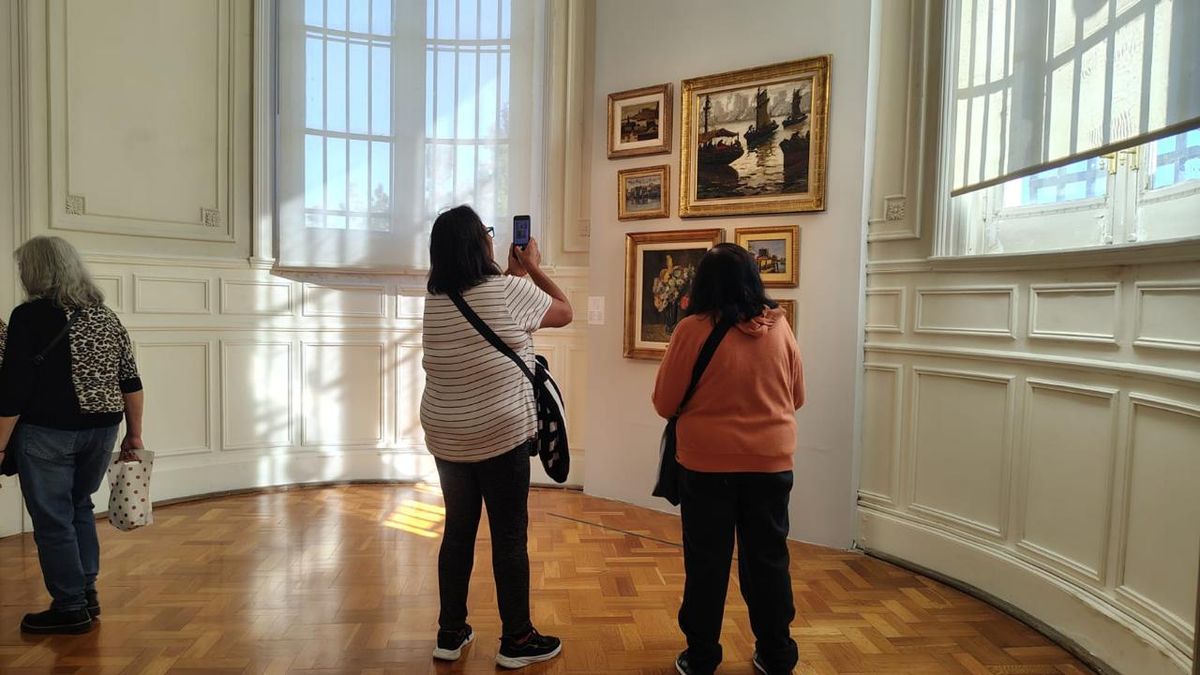 Los asistentes a la actividad organizada por el Municipio de Tigre fueron llevados a recorrer el Museo de Arte Tigre.&nbsp; (Foto Municipio de Tigre)