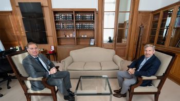 Santilli trata de convencer a los gobernadores en medio de los bitcoin olvidados de Adorni