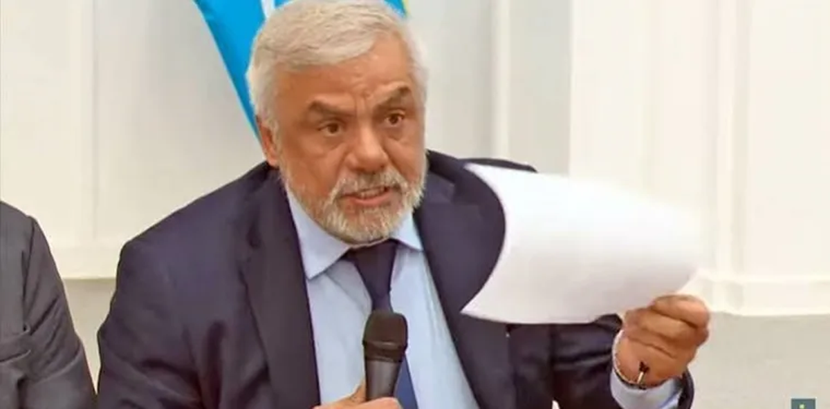 José Velis y las dos versiones sobre su situación en la Aduana. José Velis y las dos versiones sobre su situación en la Aduana.