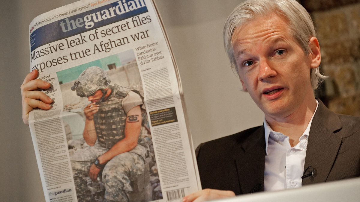 En 2010, WikiLeaks accedió a archivos secretos del Ejército de EE.UU. sobre las guerras de Irak y Afganistán y algunos planes secretos con Irán. En 2010, WikiLeaks accedió a archivos secretos del Ejército de EE.UU. sobre las guerras de Irak y Afganistán y algunos planes secretos con Irán.
