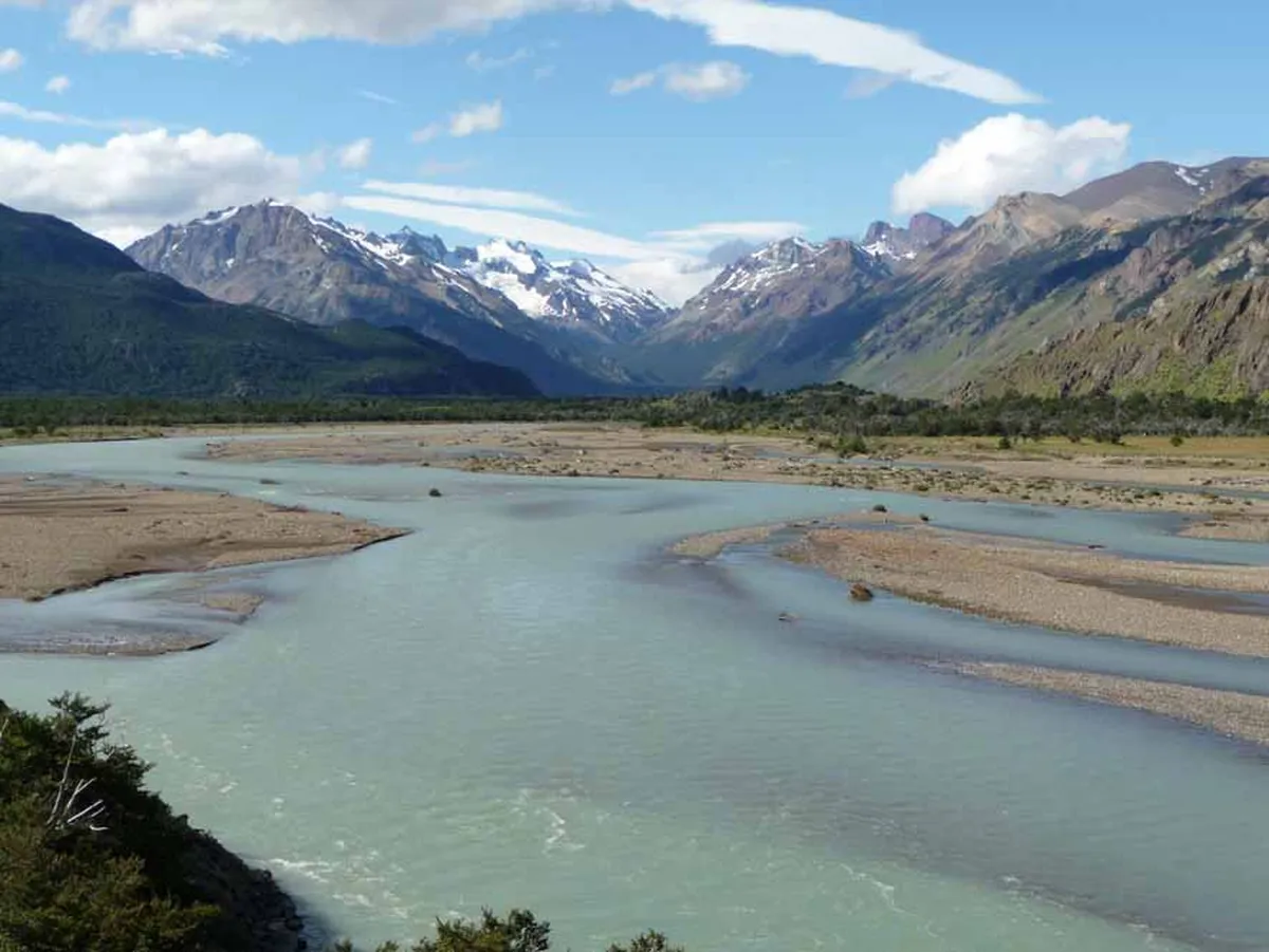 El río de la Patagonia que conquista a los apasionados de la pesca. El río de la Patagonia que conquista a los apasionados de la pesca.