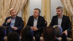 altText(La silla vacía de Macri, toda una señal tras hacer venir de urgencia a Cornejo)}