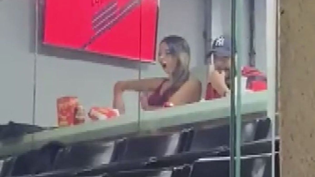 Los hinchas de Athletico Paranaense realizaron gestos racistas a sus pares de Atlético Mineiro que asistieron al partido final de la Copa de Brasil.