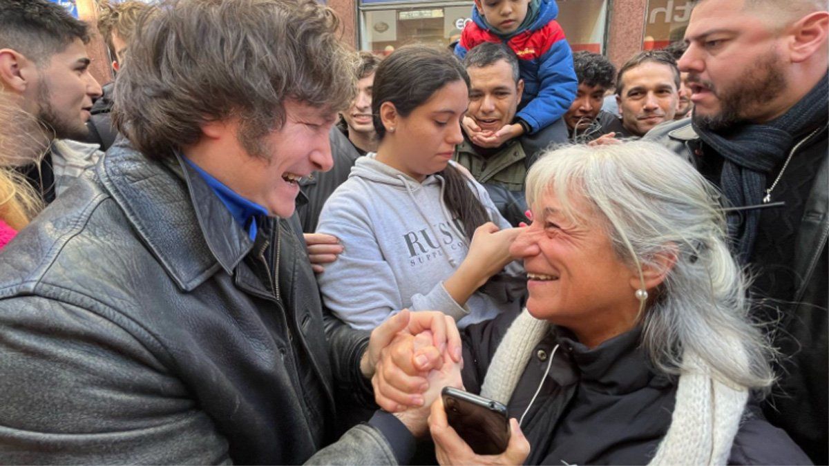 Javier Milei de recorrida en Rosario.