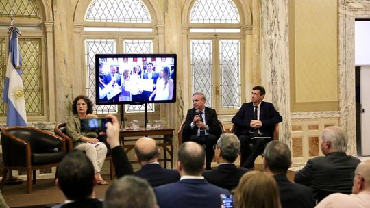 Miguel Ángel Pichetto en su exposición Miguel Ángel Pichetto en su exposición