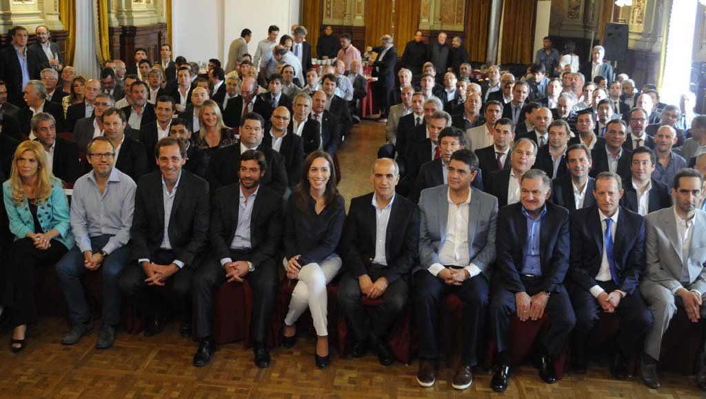 En días de mayor bonanza, María Eugenia Vidal y 135 alcaldes bonaerenses.