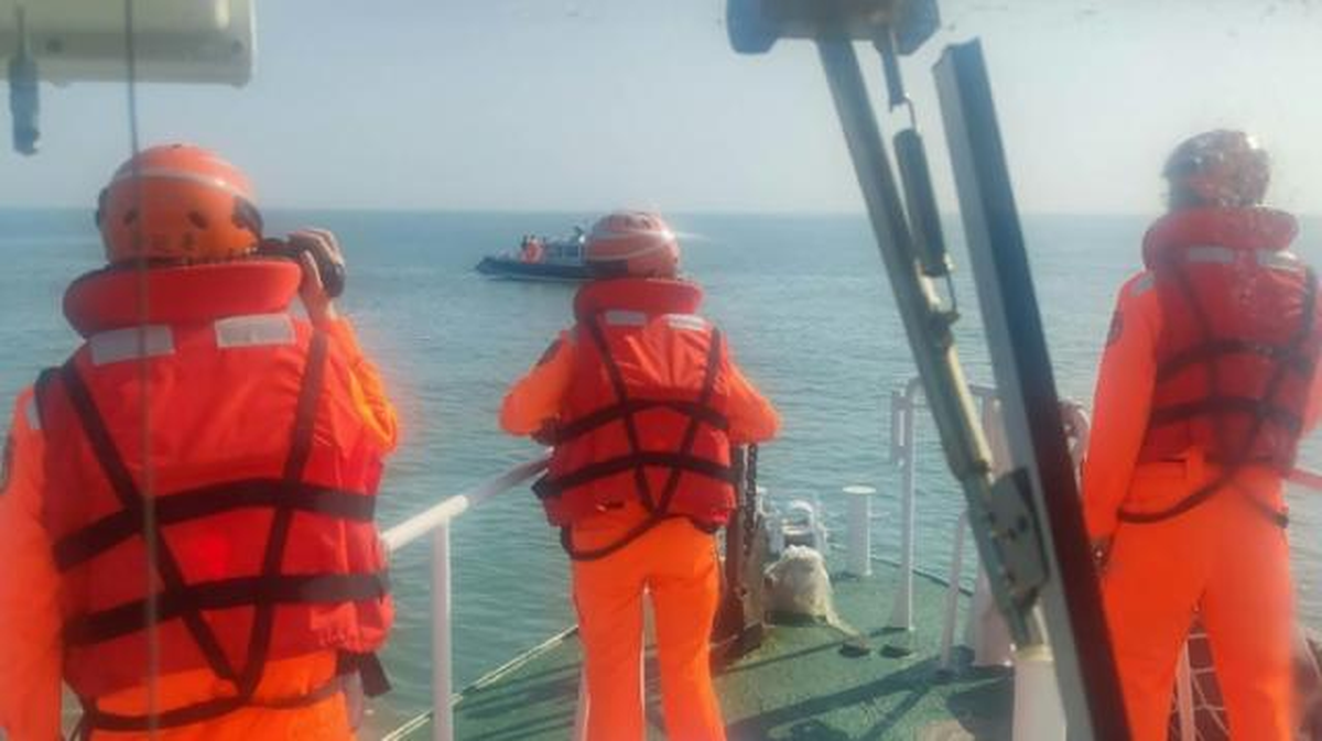 6 agentes de la guardia costera china abordaron un barco tur&iacute;stico taiwan&eacute;s que transportaba a 11 miembros de la tripulaci&oacute;n y 23 pasajeros.