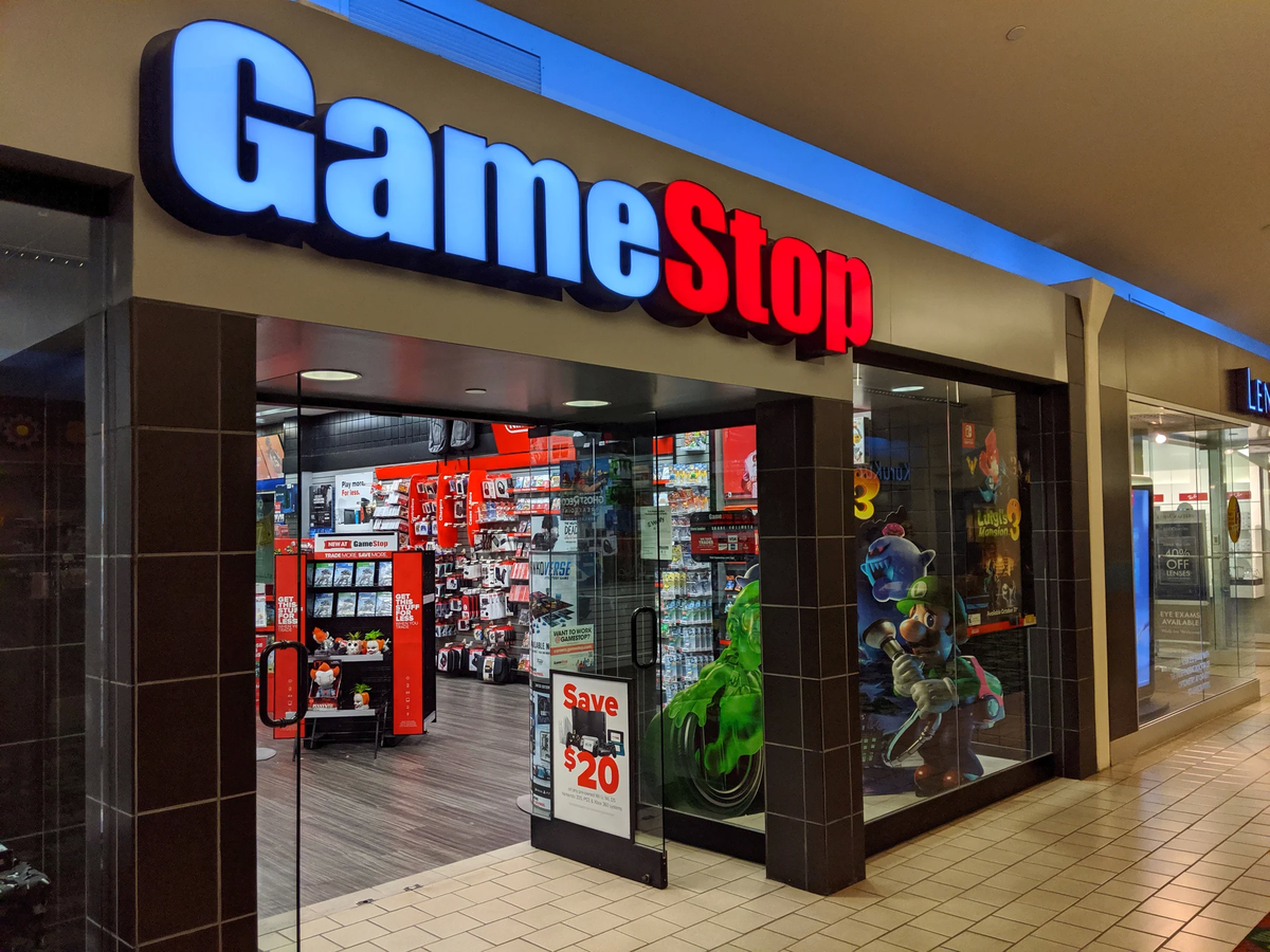 GameStop recorta a dos manos: La división de monederos cripto enflaquece a su personal, en una marea de despidos en el sector tecnológico