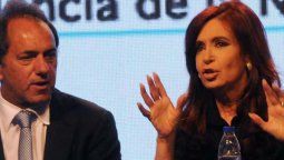 altText(Hoy, Cristina y Scioli en Lanús)}