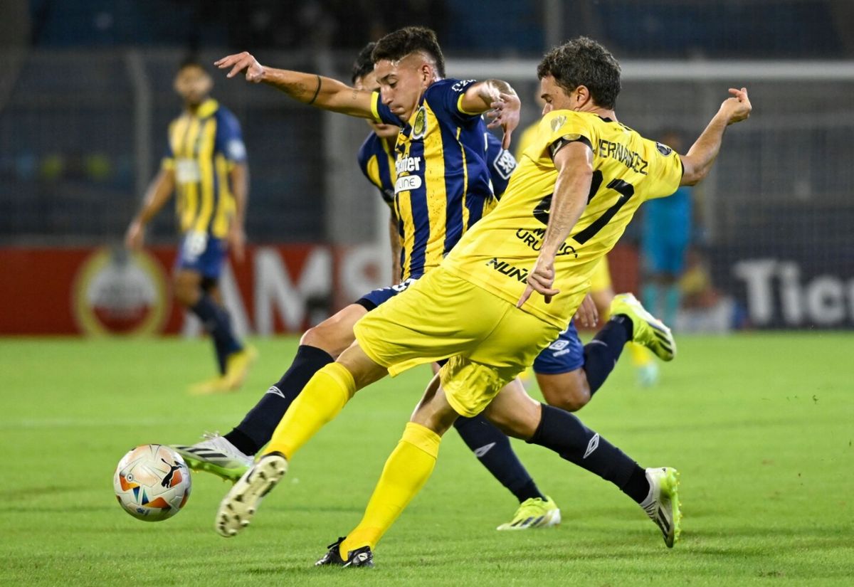 La Conmebol presionó, y Peñarol le dará entradas a Rosario Central La Conmebol presionó, y Peñarol le dará entradas a Rosario Central