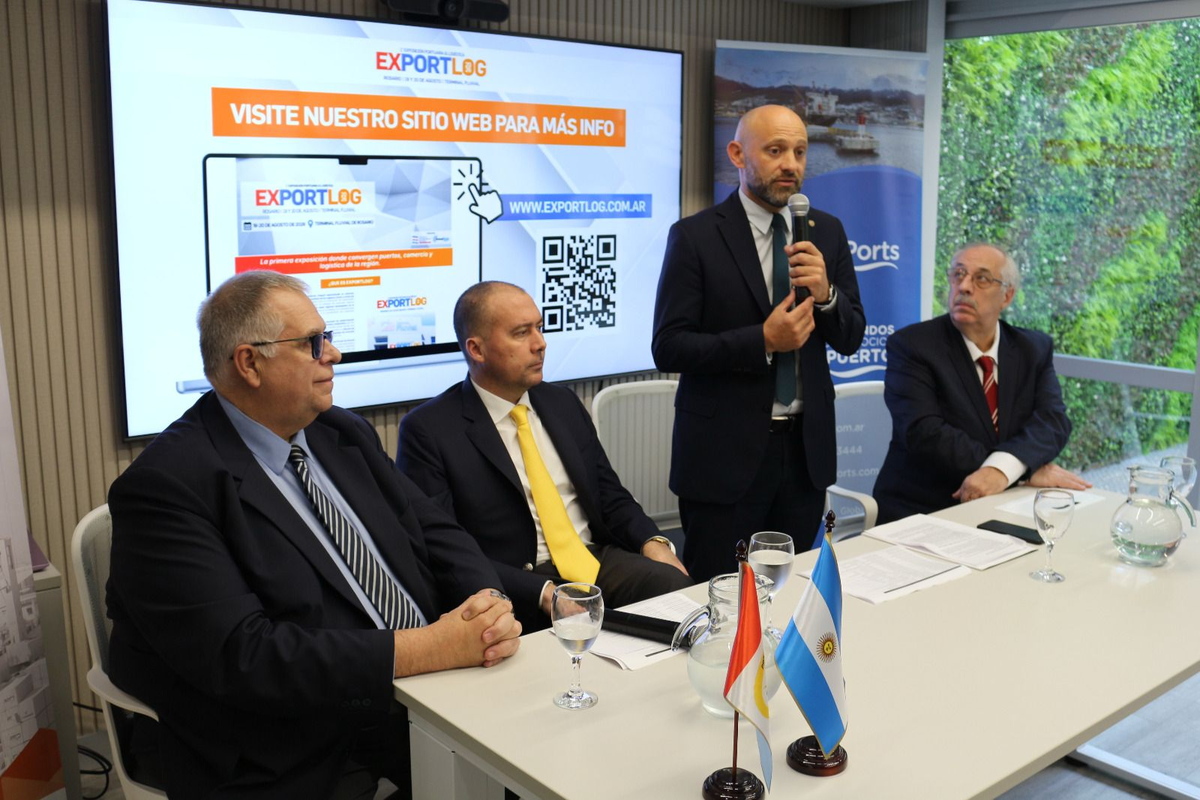 En la presentación oficial de Exportlog 2026 realizada en Buenos Aires, el ministro, Gustavo Puccini, y el director nacional de Puertos, Iñaki Arreseygor, ratificaron el trabajo conjunto. En la presentación oficial de Exportlog 2026 realizada en Buenos Aires, el ministro, Gustavo Puccini, y el director nacional de Puertos, Iñaki Arreseygor, ratificaron el trabajo conjunto.