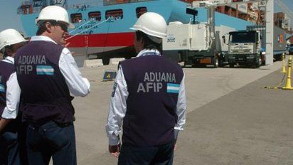 El paro de Aduana complicaría las exportaciones agrícolas y Ezeiza