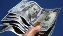 altText(Economistas coinciden que el Blue a $170 es un disparate: Cómo comprar dólar MEP o Bolsa)}