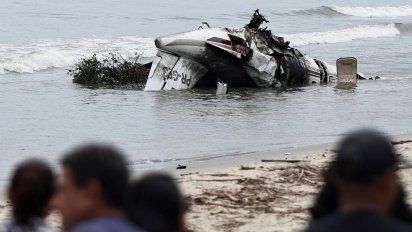 Avioneta se despistó en Brasil y ardió en llamas en la playa (Video)
