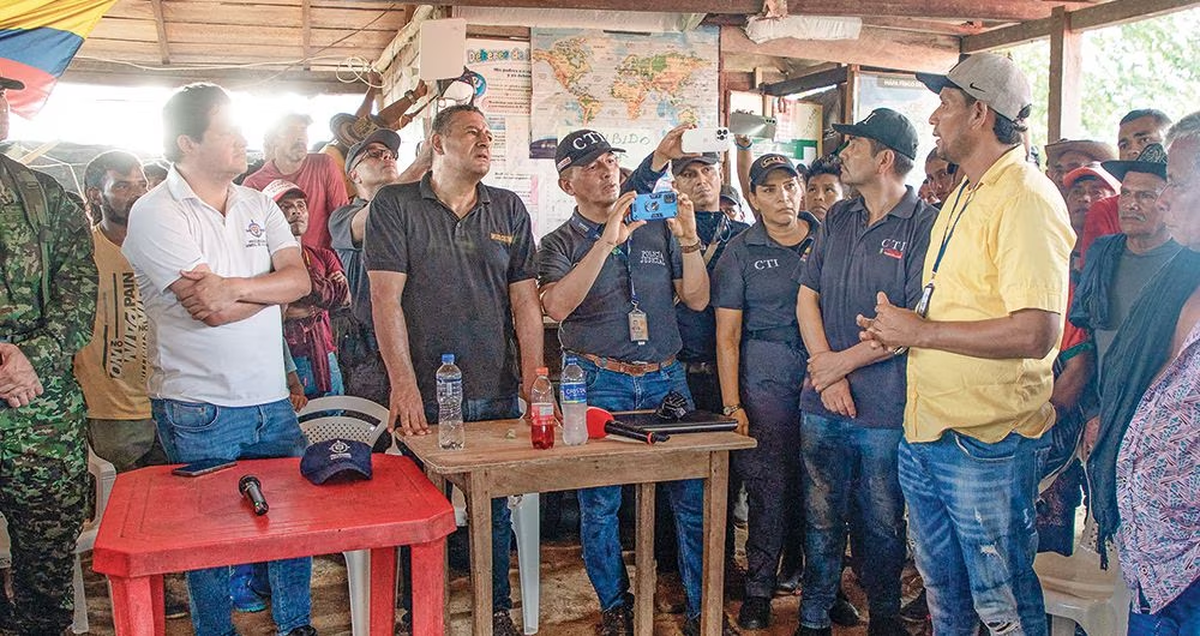 Este jueves arribó a la vereda Bocas del Manso la comisión de la Fiscalía y la Procuraduría Este jueves arribó a la vereda Bocas del Manso la comisión de la Fiscalía y la Procuraduría