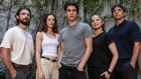 Después de El Eternauta, Netflix vuelve a ubicar su próxima serie distópica en Latinoamérica, con actores argentinos en un futuro de crisis y revoluciones. Después de El Eternauta, Netflix vuelve a ubicar su próxima serie distópica en Latinoamérica, con actores argentinos en un futuro de crisis y revoluciones.