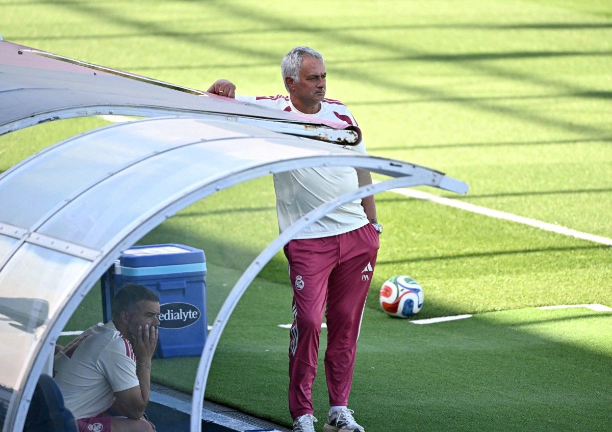 Jos&eacute; Mourinho en Valdebebas, donde empez&oacute; a cambiar rutinas, reforzar la disciplina y recuperar el control de un vestuario del Real Madrid que ven&iacute;a de meses muy turbulentos.