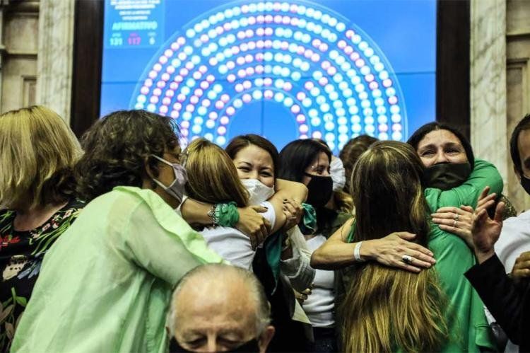 La Cámara de Diputados aprobó con media sanción la iniciativa oficial de Interrupción Voluntaria del Embarazo (IVE) tras 20 horas de debate, por 131 votos positivos, 117 negativos y 6 abstenciones. Foto: NA.