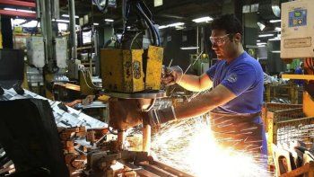 La crisis económica repercute de lleno en el mercado laboral: Más ajuste, menos empleo