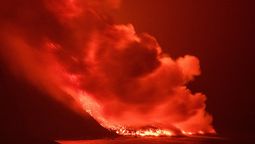 altText(La lava del volcán de La Palma llega al océano: Los efectos)}