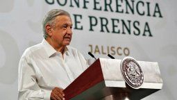 altText(AMLO se resiste a admitir el fracaso de la consulta popular)}