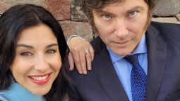 Marcela Pagano junto a Javier Milei en la foto oficial de la nueva alianza.&nbsp;