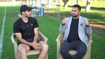 Eljugador de Chivas de Guadalajara, Antonio Briseño, reveló que Fernando Gago lehabía prometido al plantel que continuaría en el club antes irse a Boca. (Foto:Captura TV)