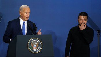 Joe Biden y la sonrisa de su par ucraniano cuando lo llamó Presidente Putin Joe Biden y la sonrisa de su par ucraniano cuando lo llamó Presidente Putin