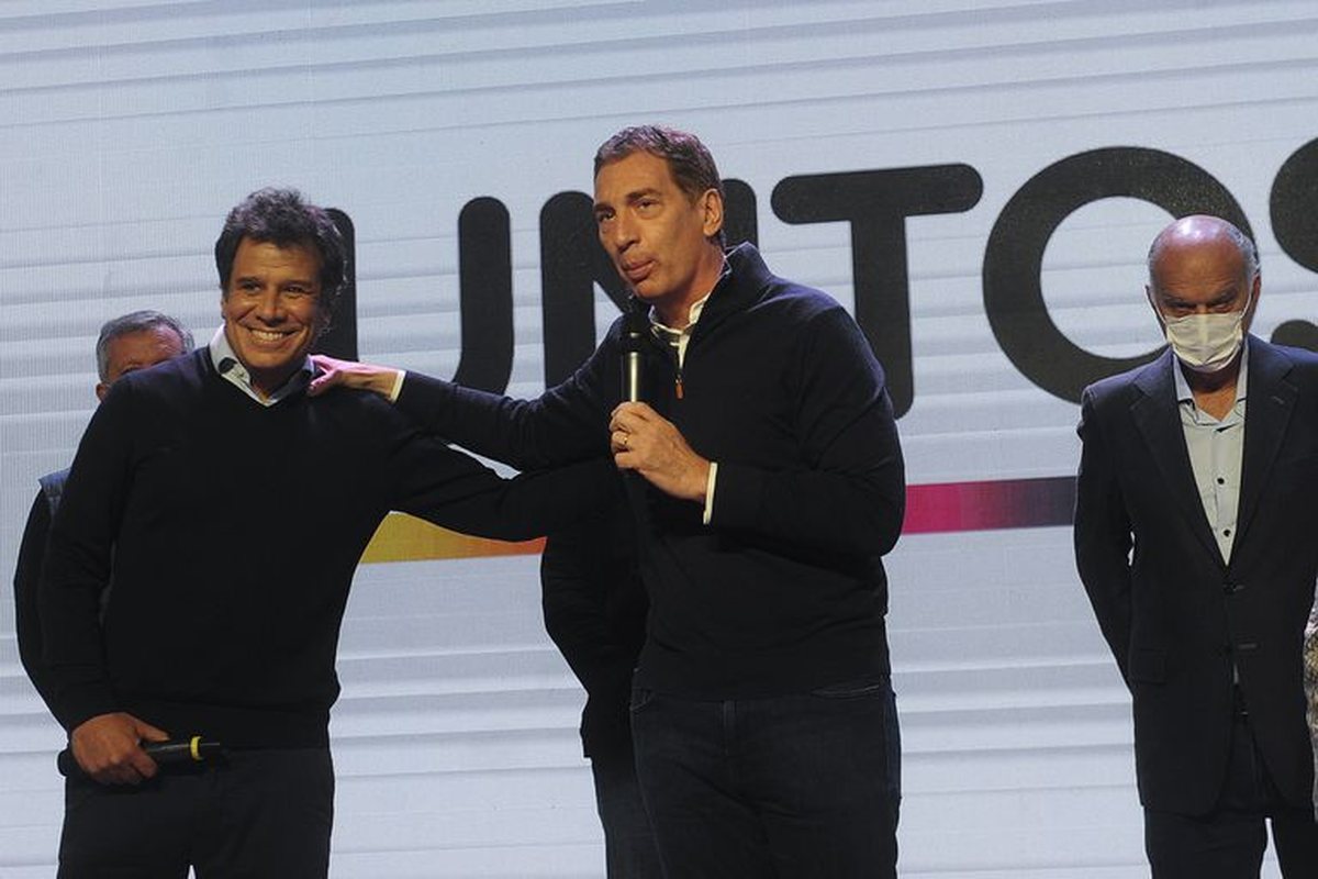 Diego Santilli junto a Facundo Manes en el acto de JxC.