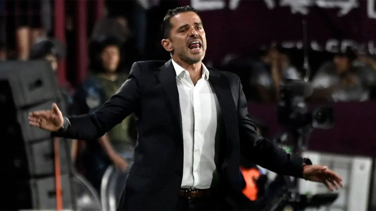 Fernando Gago busca su primer triunfo en Boca, cambiará de esquema táctico, apostará por los regresos de Guillermo “Pol” Fernández y Miguel Ángel Merentiel. Fernando Gago busca su primer triunfo en Boca, cambiará de esquema táctico, apostará por los regresos de Guillermo “Pol” Fernández y Miguel Ángel Merentiel.