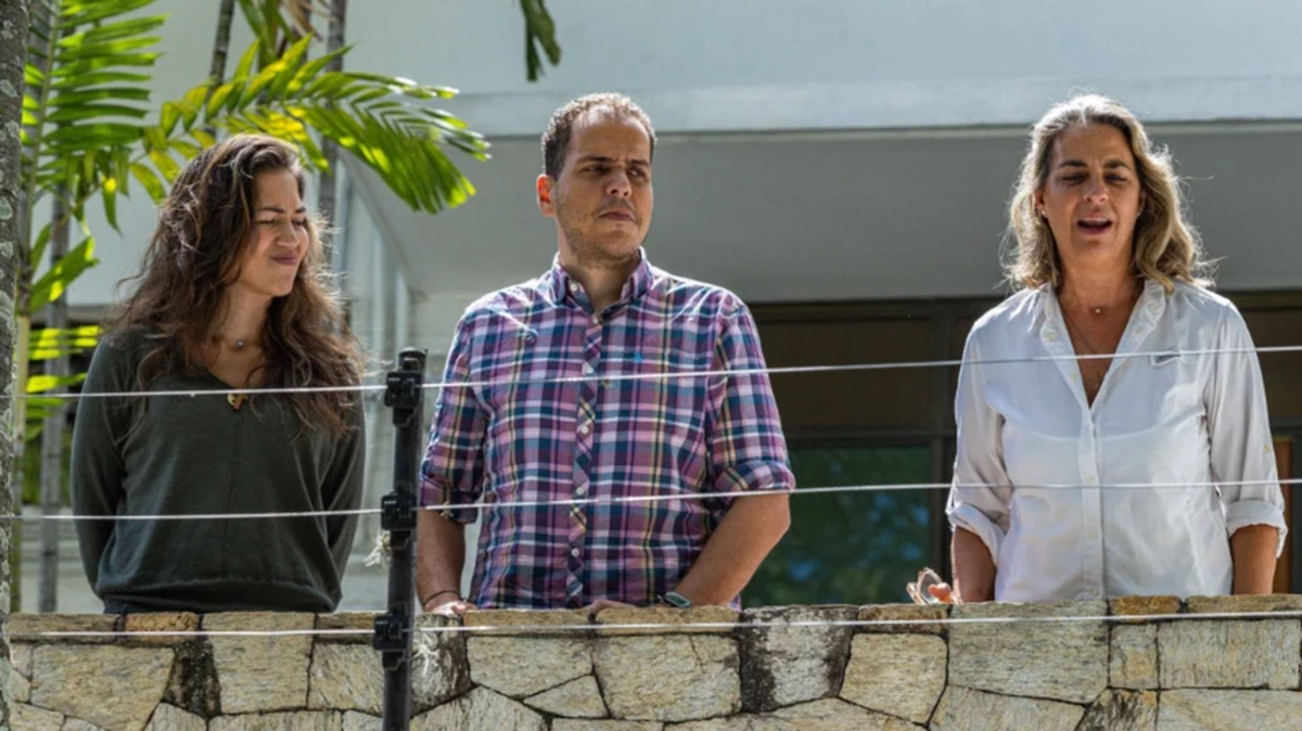 Claudia Macero (izquierda), Pedro Urruchurtu y Magalli Meda, tres de los opositores asilados en la embajada argentina de Caracas desde marzo. Imagen del 1 de agosto. Claudia Macero (izquierda), Pedro Urruchurtu y Magalli Meda, tres de los opositores asilados en la embajada argentina de Caracas desde marzo. Imagen del 1 de agosto.