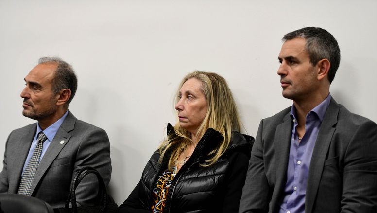 Los karinistas, prestos a cobrarle facturas a Santiago Caputo