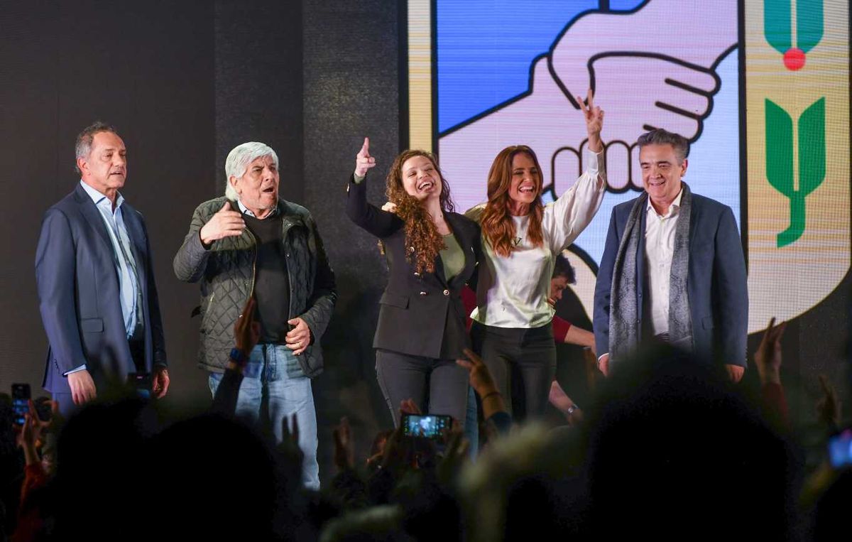 Daniel Scioli durante el acto de lanzamiento de su precandidatura presidencial junto a Victoria Tolosa Paz, Hugo Moyano y Nito Artaza. Foto NA: JUAN VARGAS Daniel Scioli durante el acto de lanzamiento de su precandidatura presidencial junto a Victoria Tolosa Paz, Hugo Moyano y Nito Artaza. Foto NA: JUAN VARGAS