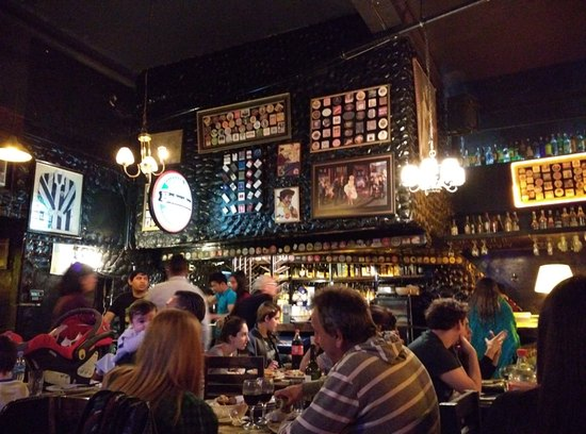 Un bodegón de Buenos Aires que tiene todo para pasarla bien. (Foto: El Cronista). Un bodegón de Buenos Aires que tiene todo para pasarla bien. (Foto: El Cronista).