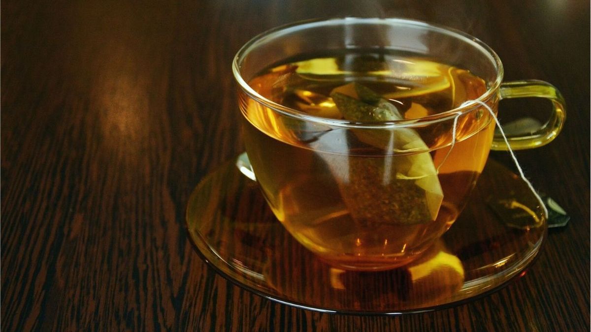 El té es una de las infusiones más populares del mundo, con un origen legendario que lo ubica en China. Descubramos sus beneficios y su papel en la economía.